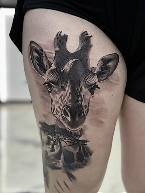 Giraffe portrait on the thigh