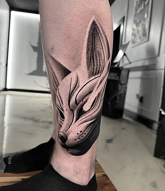 Jackal mask down the lower leg