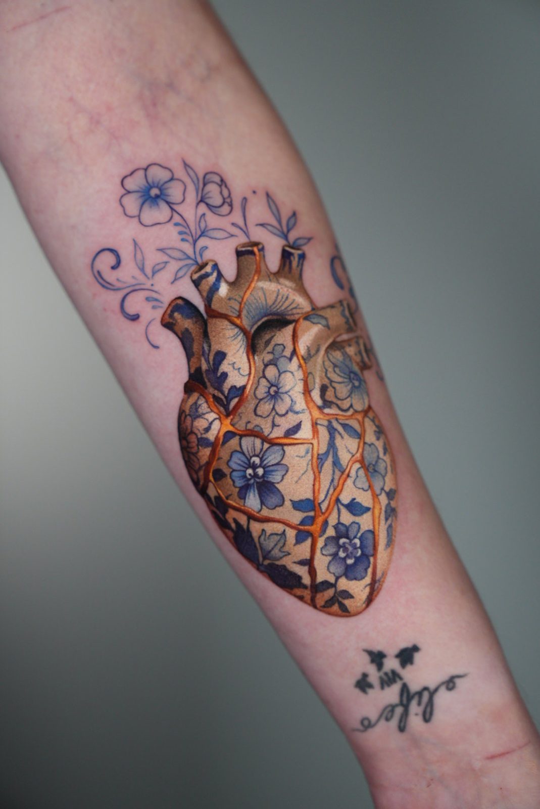 Anatomical heart painted like blue and white china